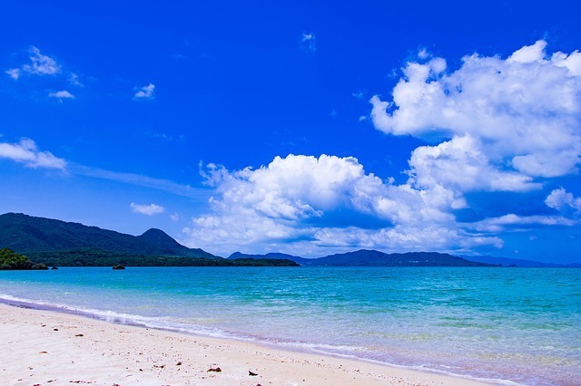 沖縄の綺麗な海おすすめ21選 人気の絶景カフェもまとめて紹介 Jouer ジュエ