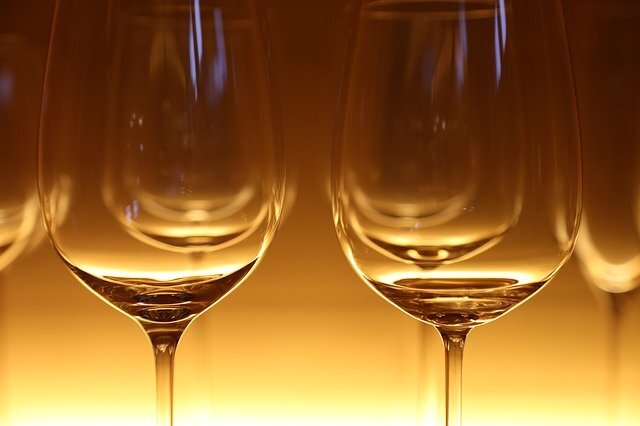 【ダイソー】のワイングラスは常識を覆す本格仕様！英国王室御用達グラスも | jouer[ジュエ]