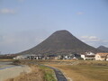 讃岐の富士「飯野山」でお気軽登山！一緒に寄れるおすすめのうどん屋は？