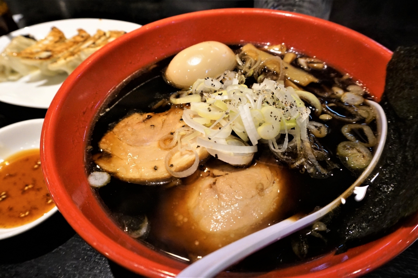 富山名物のブラックラーメンの有名店を厳選 癖になるその美味しさとは Jouer ジュエ