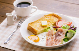 人気グルメスポット 金山でモーニングを食べよう 早朝営業のお店も Jouer ジュエ