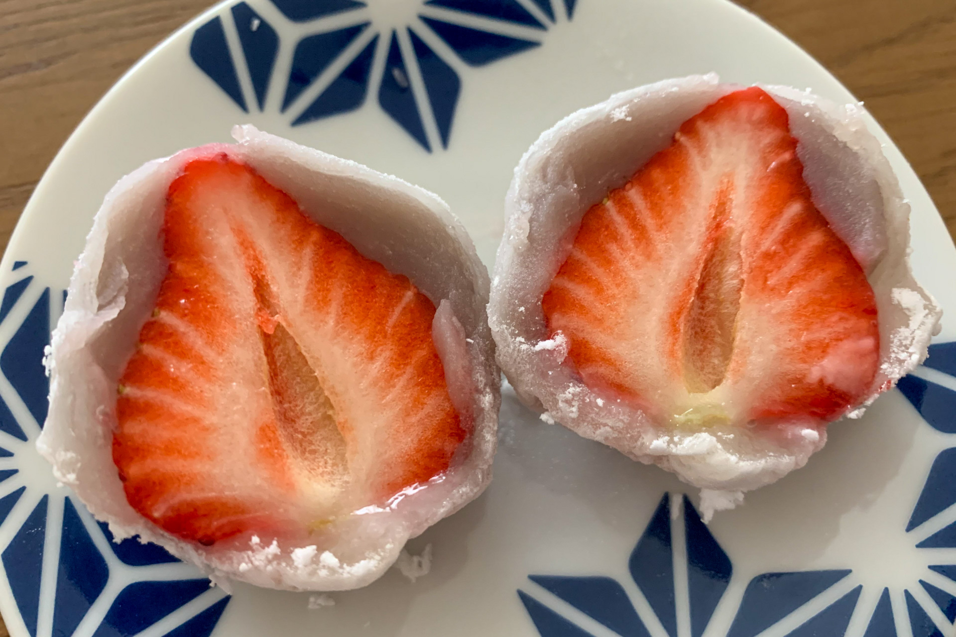 実食レポ 鈴懸 あまおう苺が美味しすぎる 苺大福 Jouer ジュエ