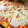 ドミノピザの1kgチーズピザがSNSで大流行！チーズ好きおすすめの一品とは