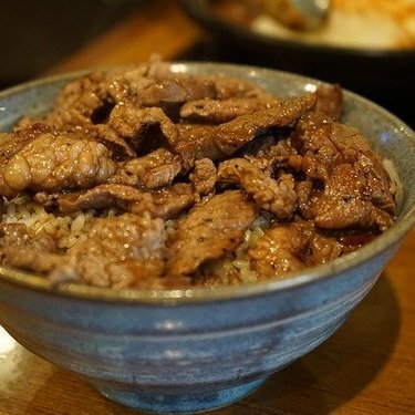 時短レシピ で美味しい丼を作ろう ご飯がすすむおすすめをご紹介 Jouer ジュエ