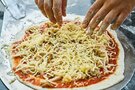 ピザ生地はホームベーカリーで簡単に作れる！美味しい作り方・操作方法は？