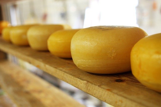 エポワス」はフランス原産のウォッシュタイプチーズ！おすすめの食べ方は？ | jouer[ジュエ]