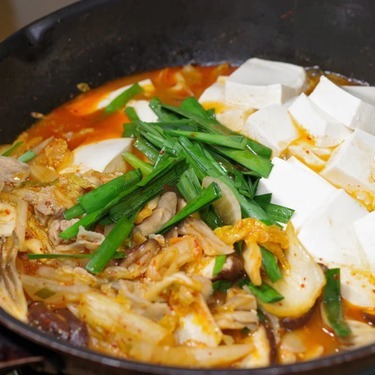 キムチ鍋のシメはチーズリゾットがおすすめ 最後まで美味しく食べられる方法とは Jouer ジュエ
